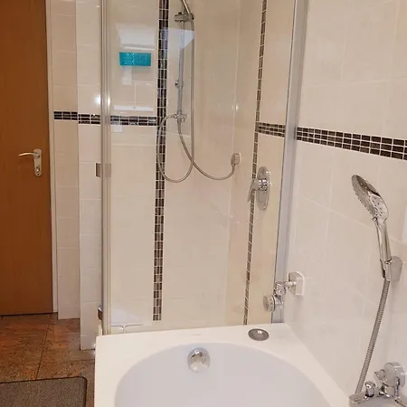 Apartment 4 Zimmerwohnung 81m2 Naehe Stuttgart Airport Messe, Esslingen, Stadtbahn U7 *